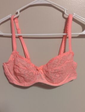 Victoria's Secret Coral Lace Underwire Bra